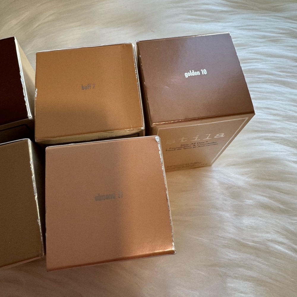 Stila Foundation & Concealer Collection - Picture 3 of 3